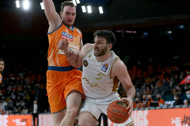 候踢比赛赢 候踢比赛赢